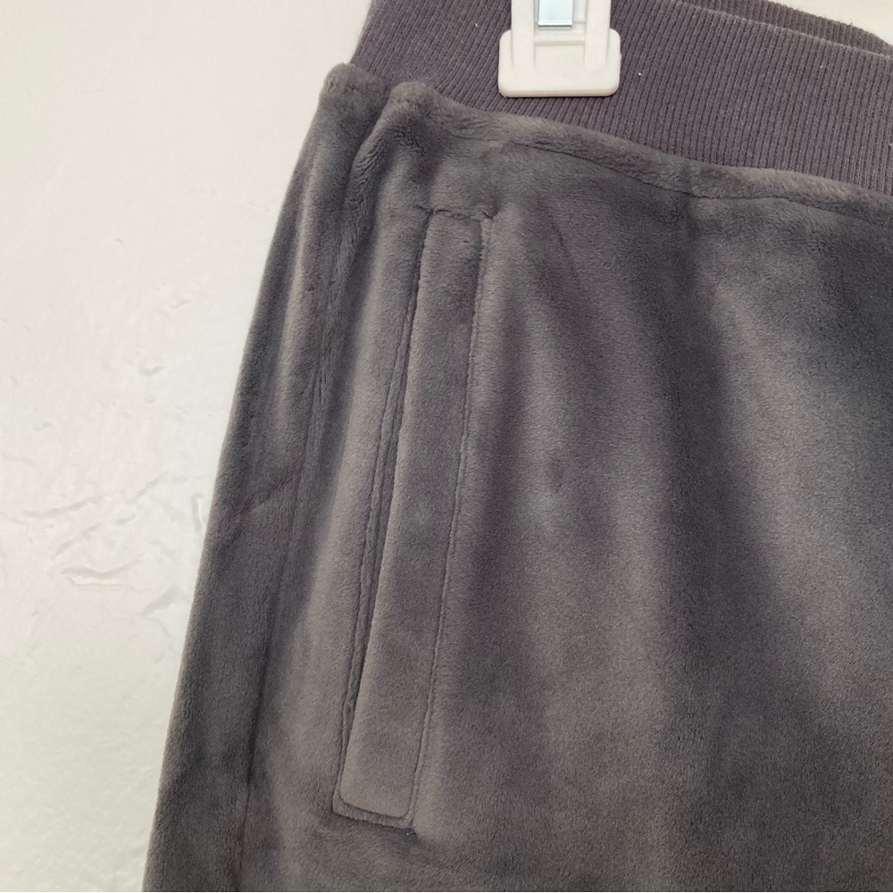 Barefoot Dreams Luxechic Jogger, color Carbon, Size Small - Picture 4 of 6